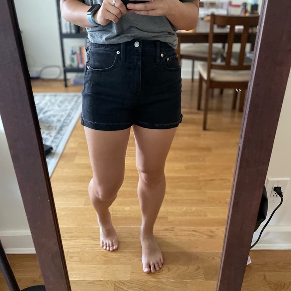 Madewell high waisted faded black jean shorts (size 25) - Picture 3 of 3